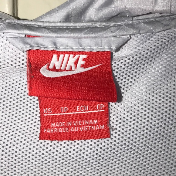 Nike Windbreaker - Picture 2 of 5